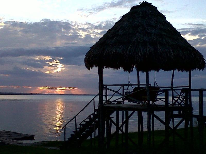 Camino Real Tikal‎ Hotel El Remate Ngoại thất bức ảnh