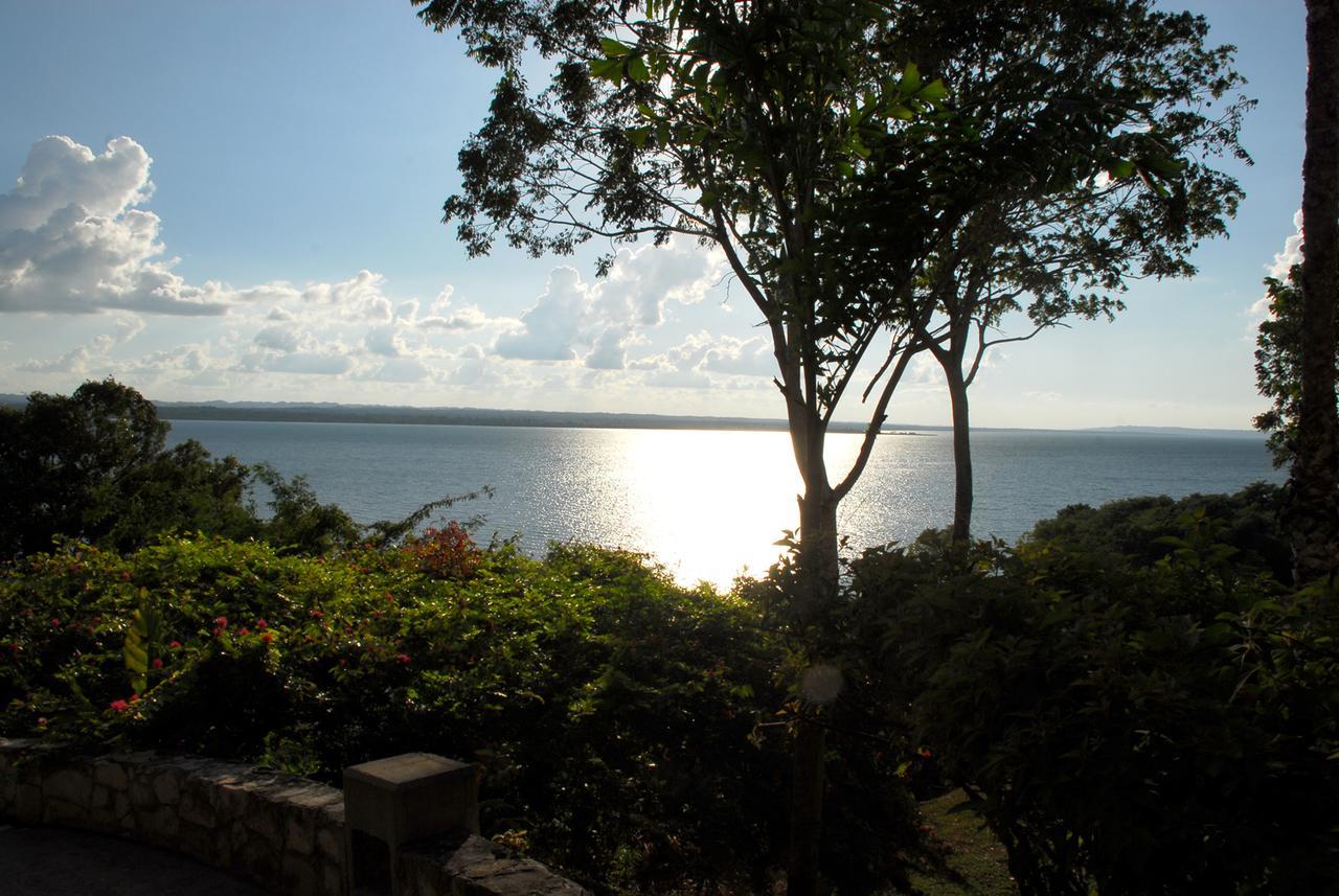 Camino Real Tikal‎ Hotel El Remate Ngoại thất bức ảnh
