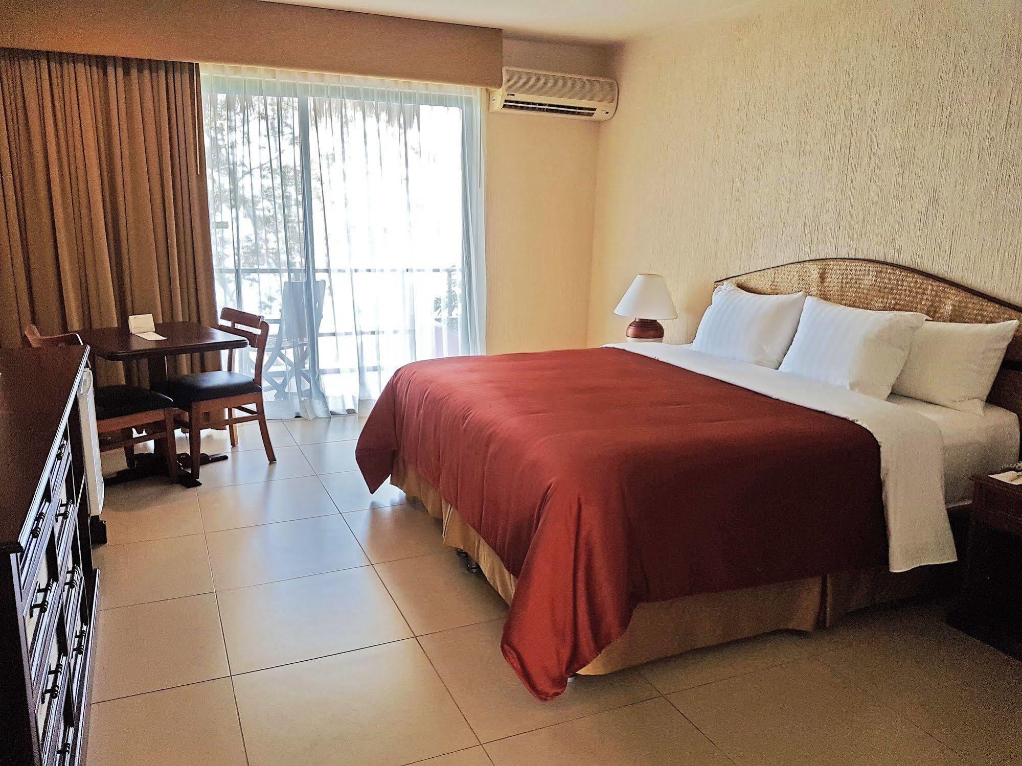Camino Real Tikal‎ Hotel El Remate Ngoại thất bức ảnh